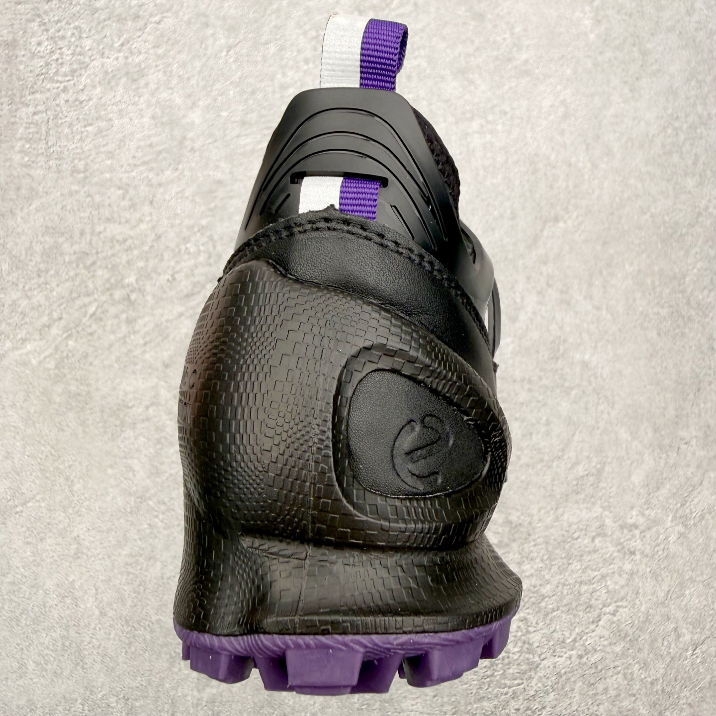 ECCo爱步 Biom C Trail 时尚简约牛皮减震耐磨低帮休闲跑步鞋 ECCO以三大核心特征为依托