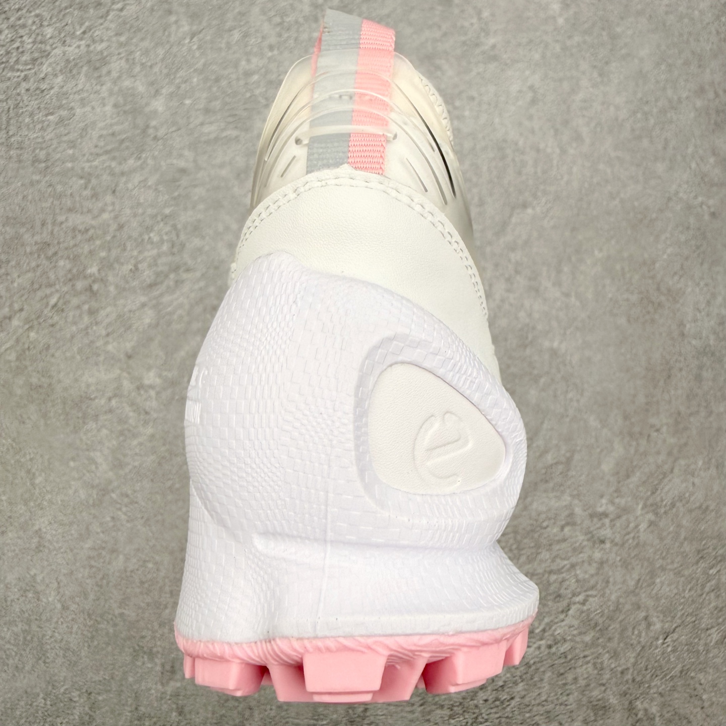 ECCo爱步 Biom C Trail 时尚简约牛皮减震耐磨低帮休闲跑步鞋 ECCO以三大核心特征为依托