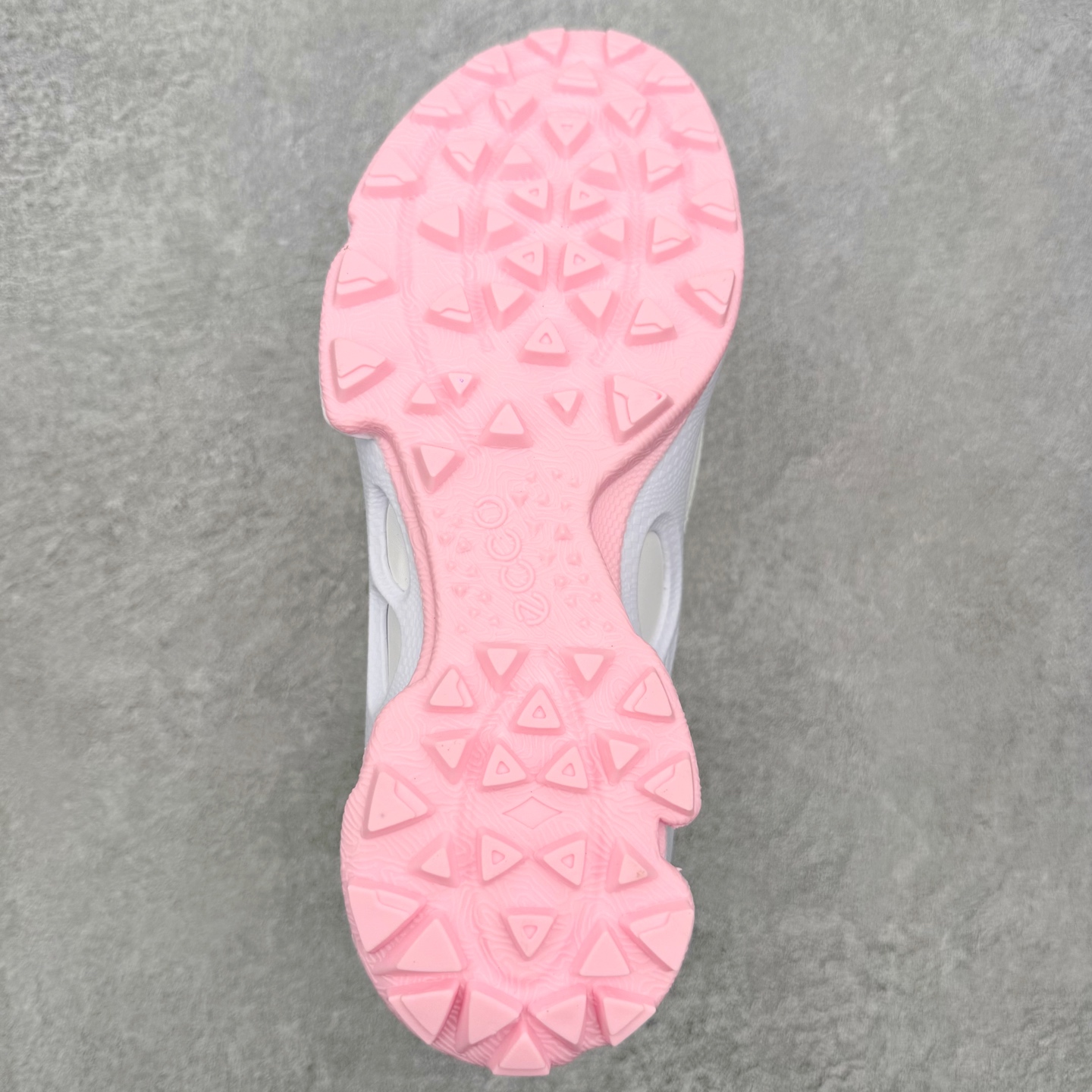 ECCo爱步 Biom C Trail 时尚简约牛皮减震耐磨低帮休闲跑步鞋 ECCO以三大核心特征为依托