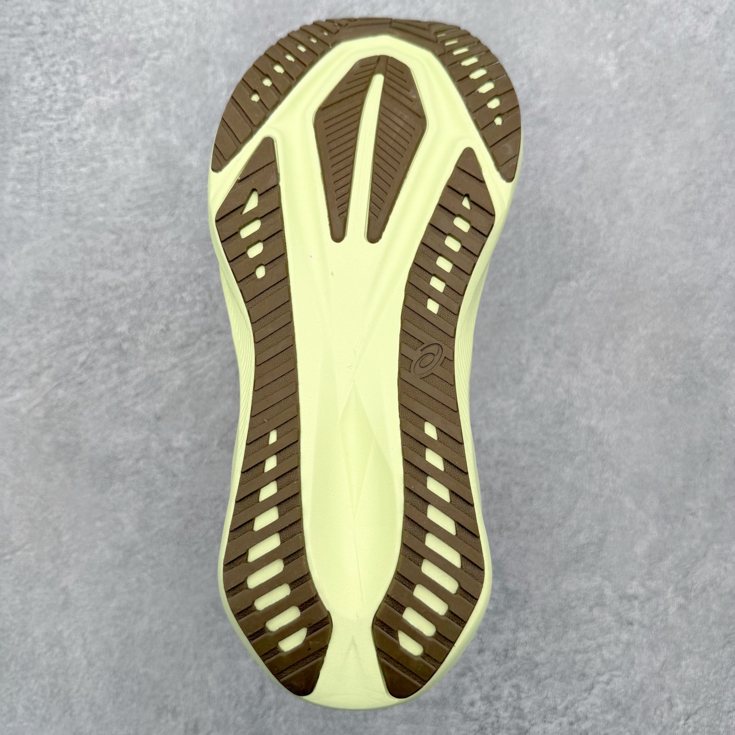 ＃XN ASICS NOVABLAST 5 舒适百搭低帮马拉松训练竞速跑步鞋 ASICS（亚瑟士）是日本