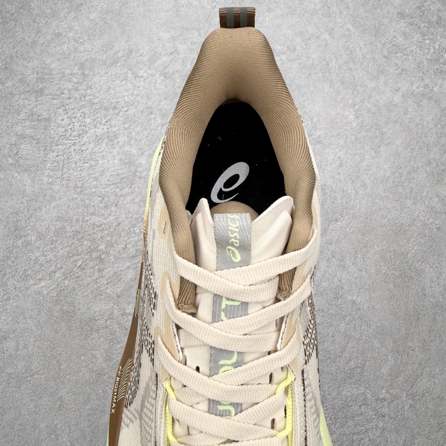 ＃XN ASICS NOVABLAST 5 舒适百搭低帮马拉松训练竞速跑步鞋 ASICS（亚瑟士）是日本