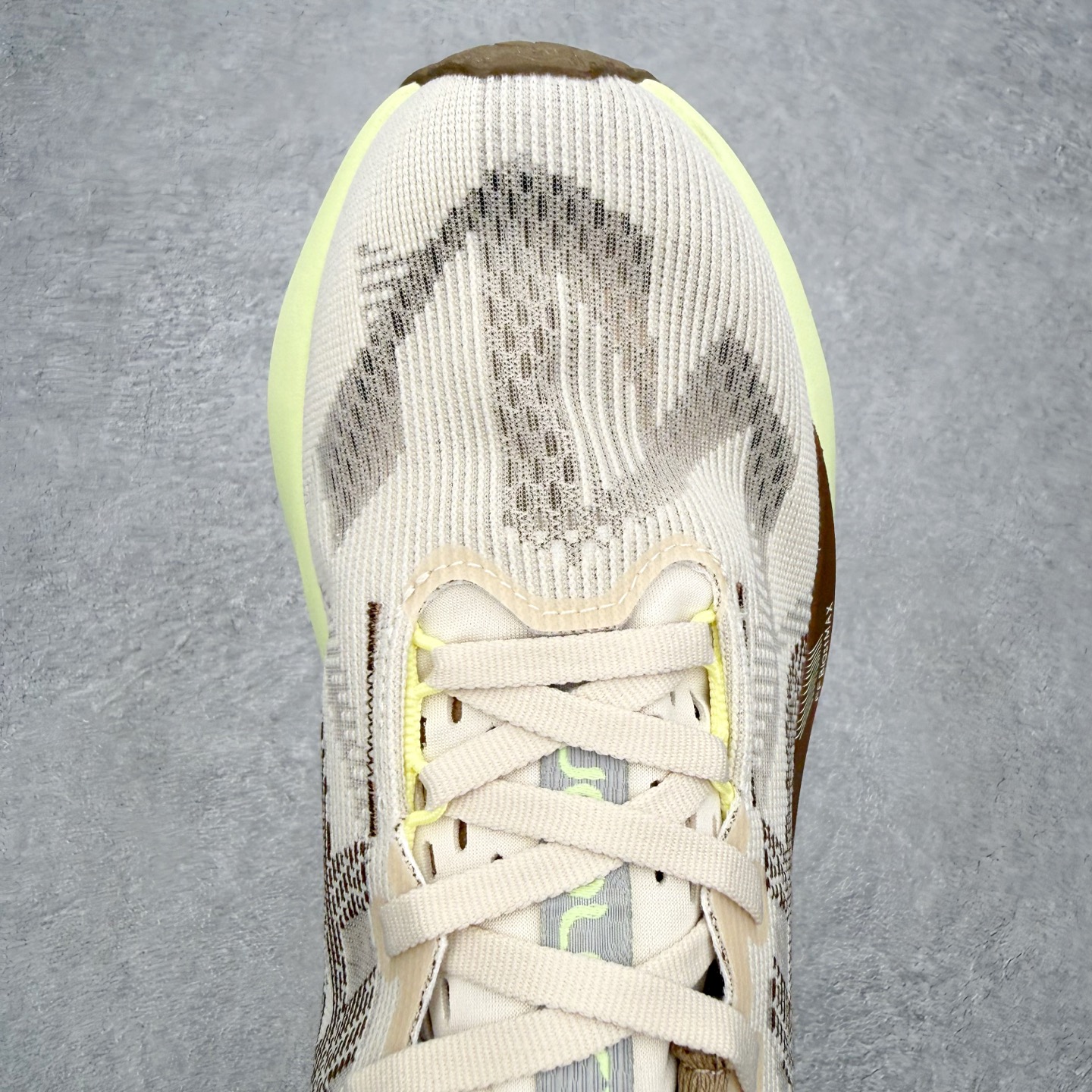 ＃XN ASICS NOVABLAST 5 舒适百搭低帮马拉松训练竞速跑步鞋 ASICS（亚瑟士）是日本