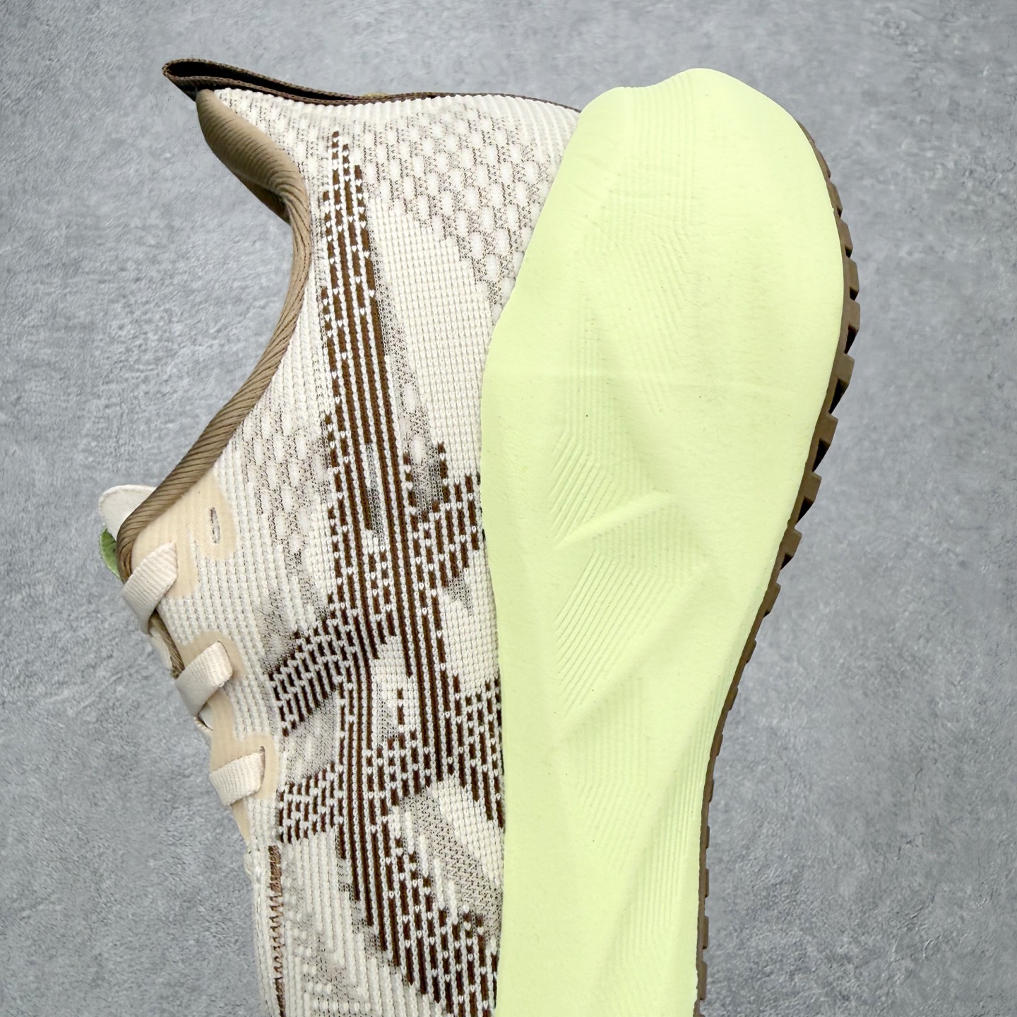 ＃XN ASICS NOVABLAST 5 舒适百搭低帮马拉松训练竞速跑步鞋 ASICS（亚瑟士）是日本