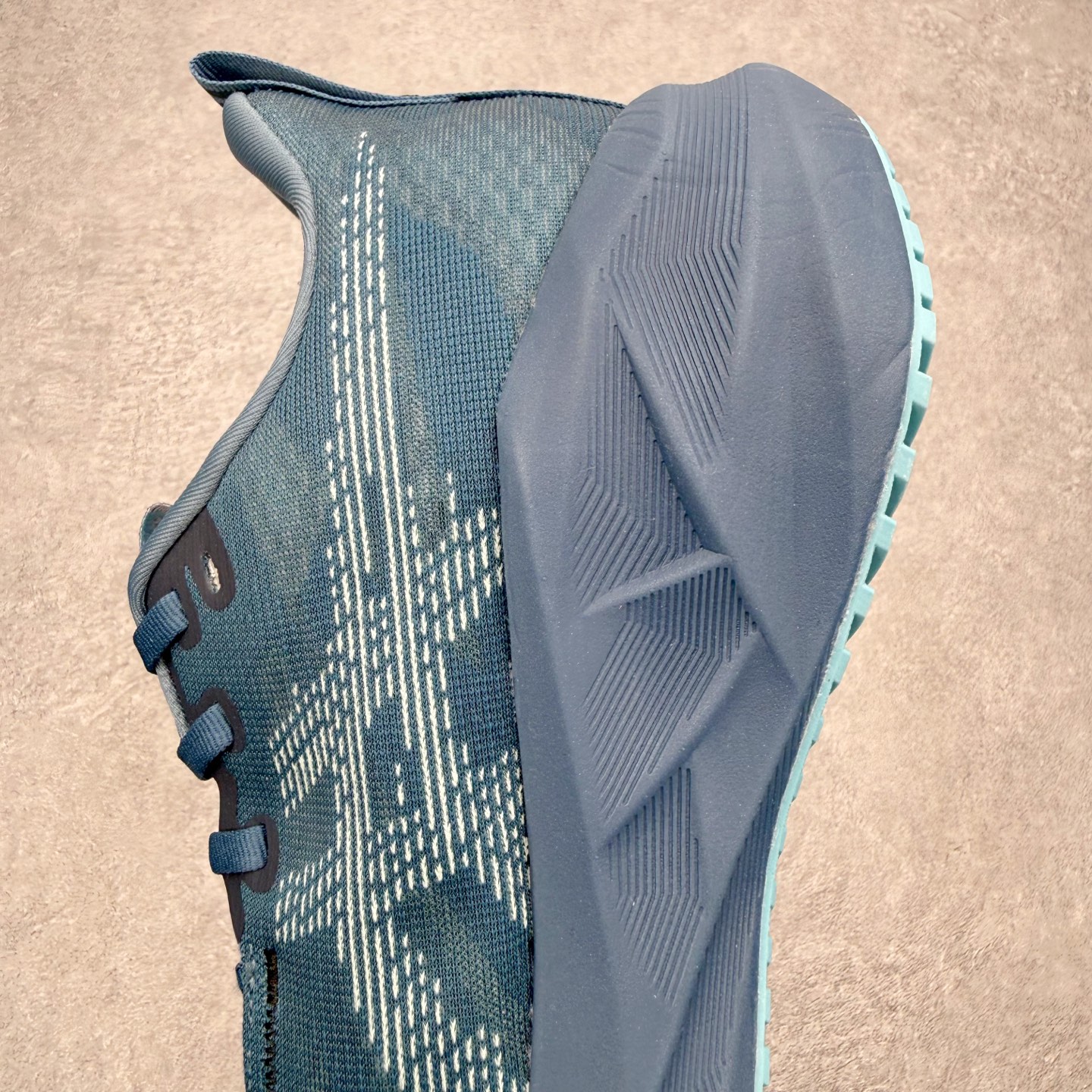＃XN ASICS NOVABLAST 5 舒适百搭低帮马拉松训练竞速跑步鞋 ASICS（亚瑟士）是日本