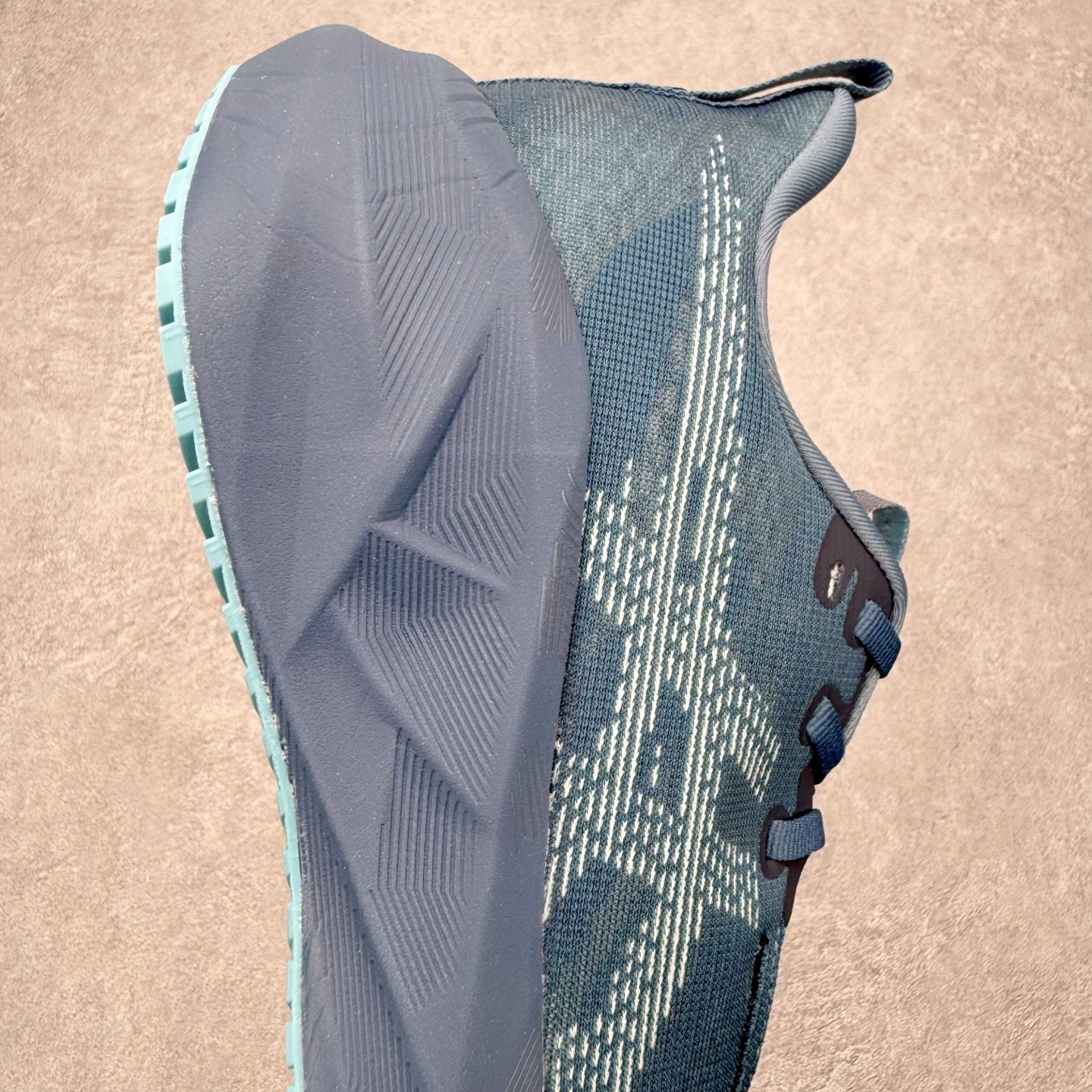 ＃XN ASICS NOVABLAST 5 舒适百搭低帮马拉松训练竞速跑步鞋 ASICS（亚瑟士）是日本