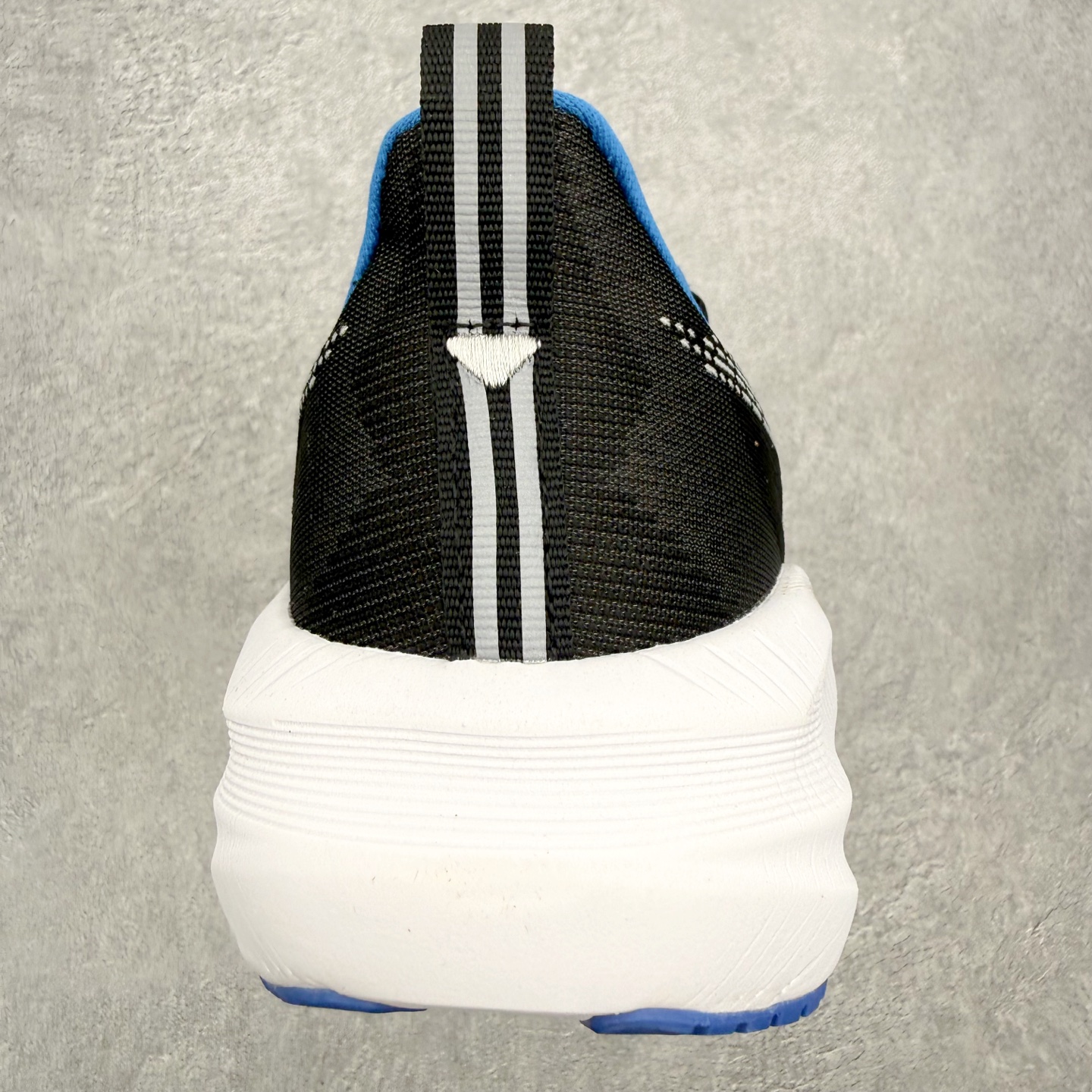 ＃XN ASICS NOVABLAST 5 舒适百搭低帮马拉松训练竞速跑步鞋 ASICS（亚瑟士）是日本