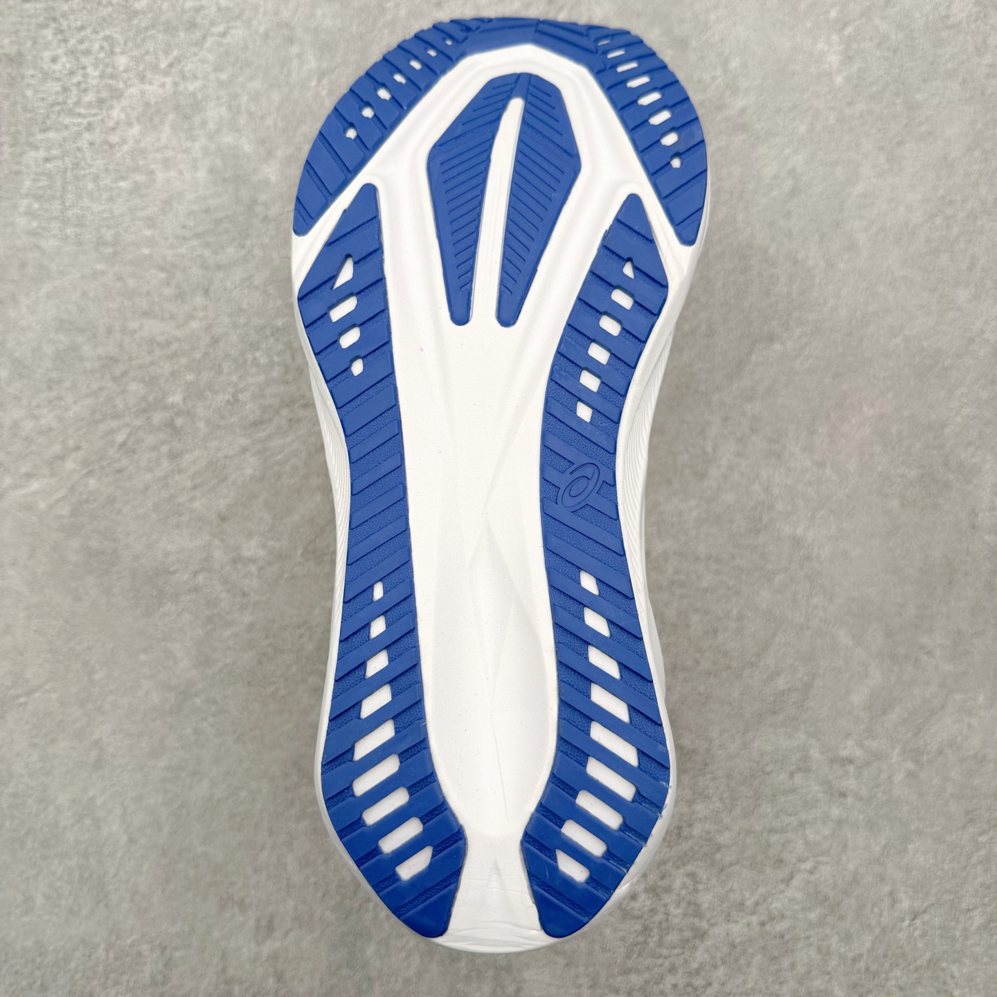 ＃XN ASICS NOVABLAST 5 舒适百搭低帮马拉松训练竞速跑步鞋 ASICS（亚瑟士）是日本