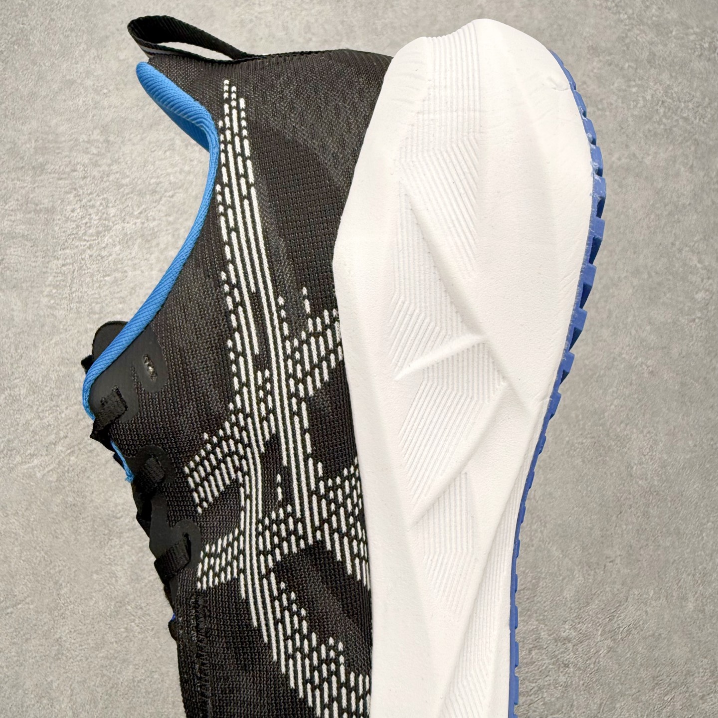 ＃XN ASICS NOVABLAST 5 舒适百搭低帮马拉松训练竞速跑步鞋 ASICS（亚瑟士）是日本