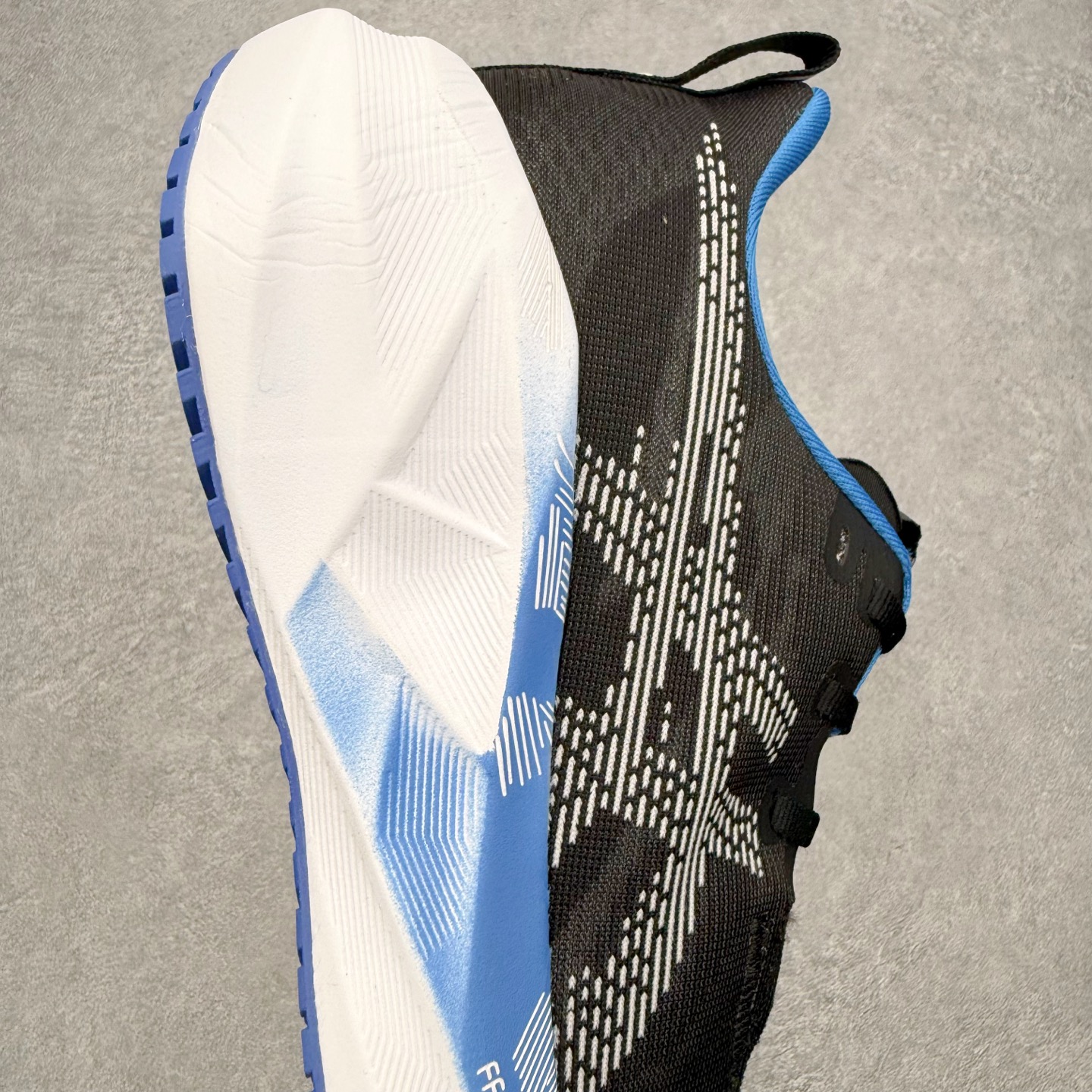 ＃XN ASICS NOVABLAST 5 舒适百搭低帮马拉松训练竞速跑步鞋 ASICS（亚瑟士）是日本