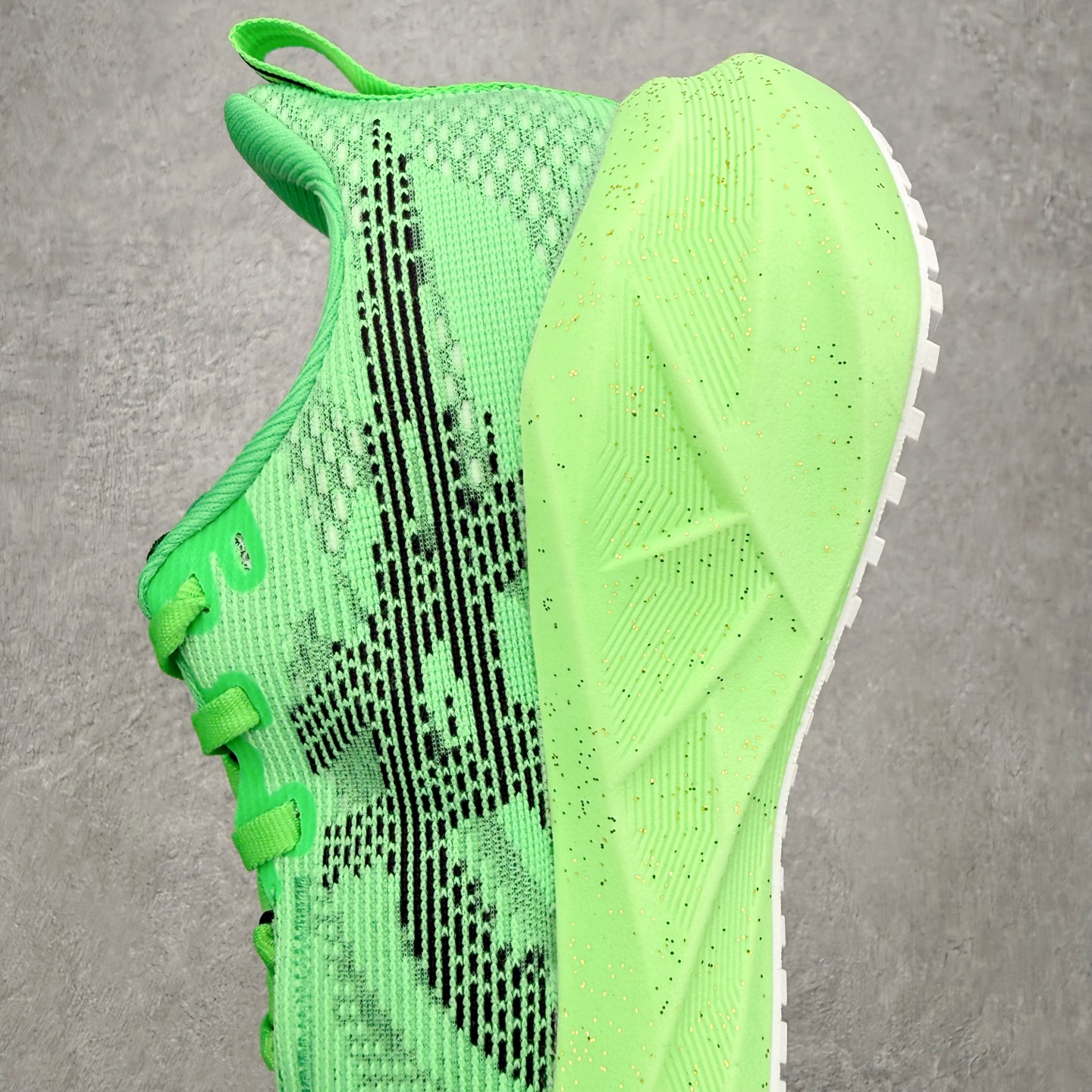 ＃XN ASICS NOVABLAST 5 舒适百搭低帮马拉松训练竞速跑步鞋 ASICS（亚瑟士）是日本