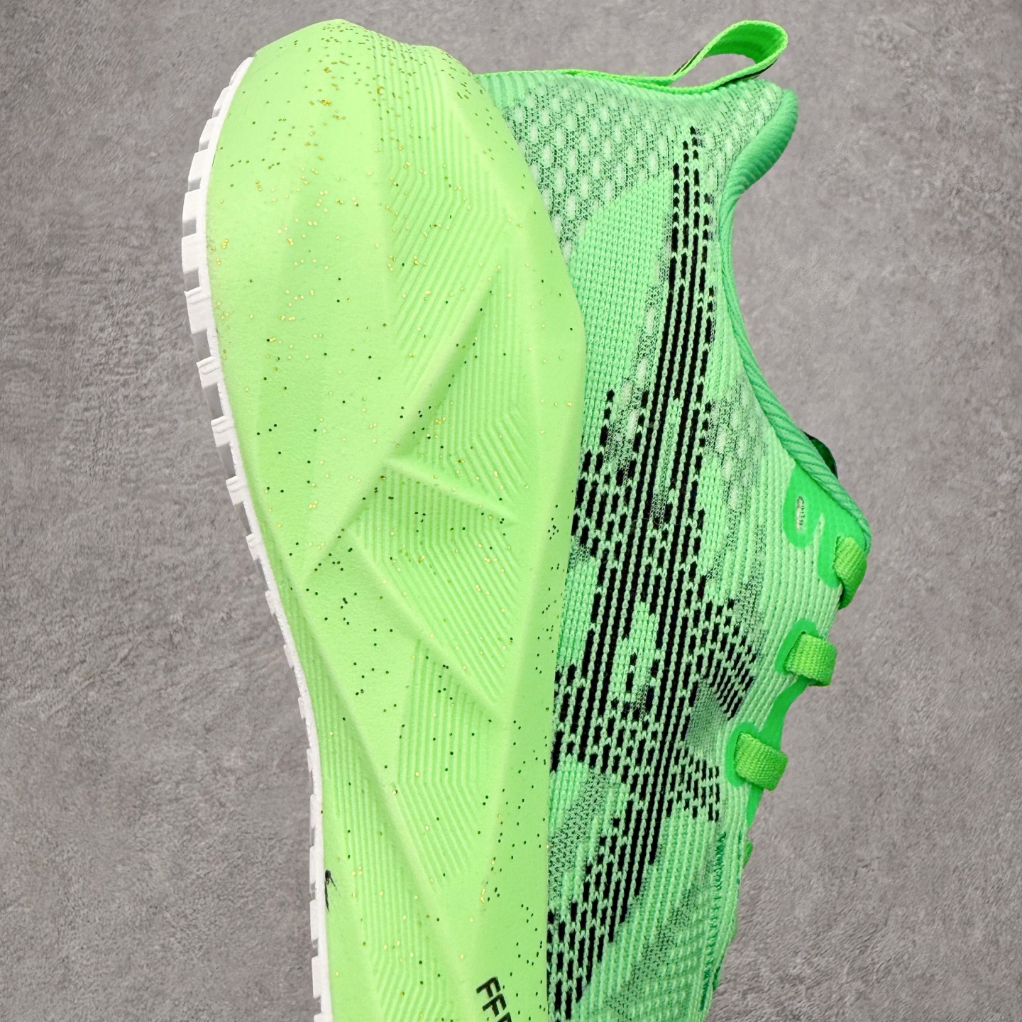 ＃XN ASICS NOVABLAST 5 舒适百搭低帮马拉松训练竞速跑步鞋 ASICS（亚瑟士）是日本