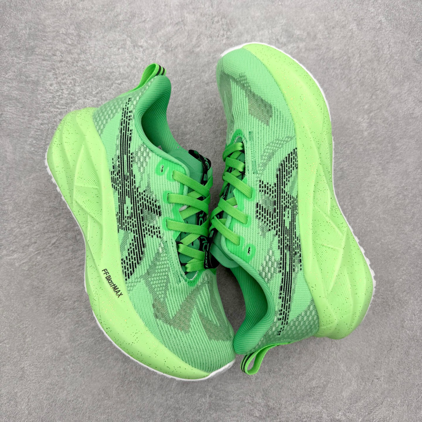 ＃XN ASICS NOVABLAST 5 舒适百搭低帮马拉松训练竞速跑步鞋 ASICS（亚瑟士）是日本