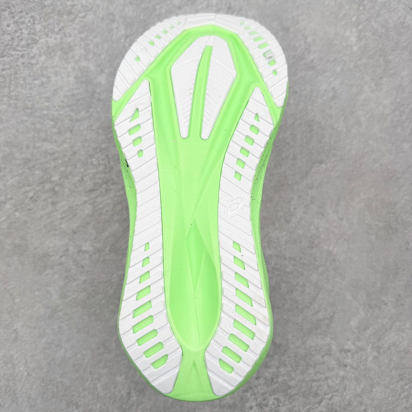 ＃XN ASICS NOVABLAST 5 舒适百搭低帮马拉松训练竞速跑步鞋 ASICS（亚瑟士）是日本