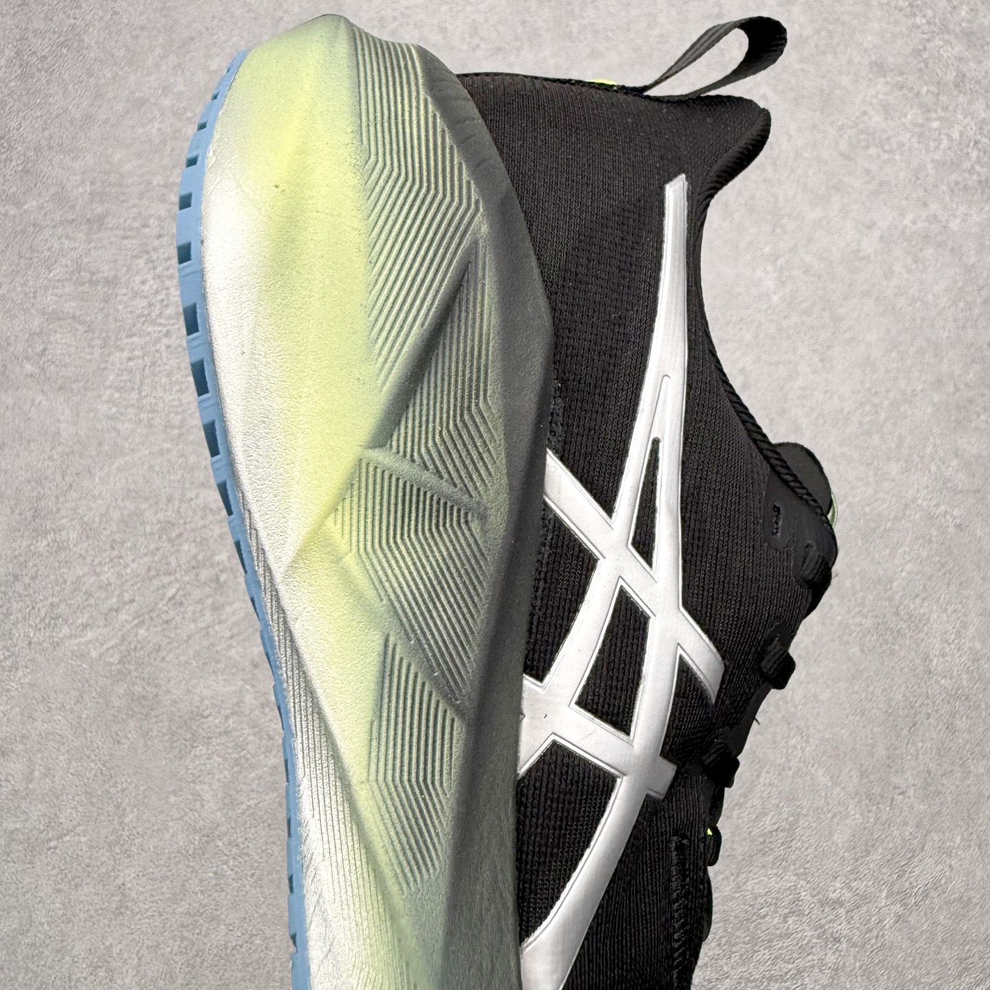 ＃XN ASICS NOVABLAST 5 舒适百搭低帮马拉松训练竞速跑步鞋 ASICS（亚瑟士）是日本