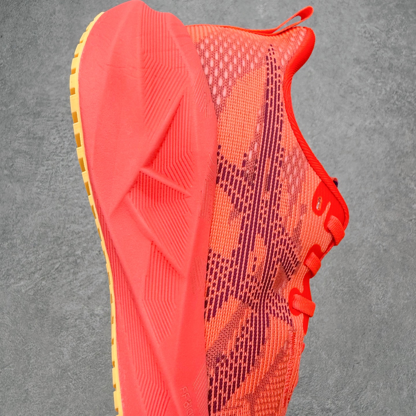 ＃XN ASICS NOVABLAST 5 舒适百搭低帮马拉松训练竞速跑步鞋 ASICS（亚瑟士）是日本