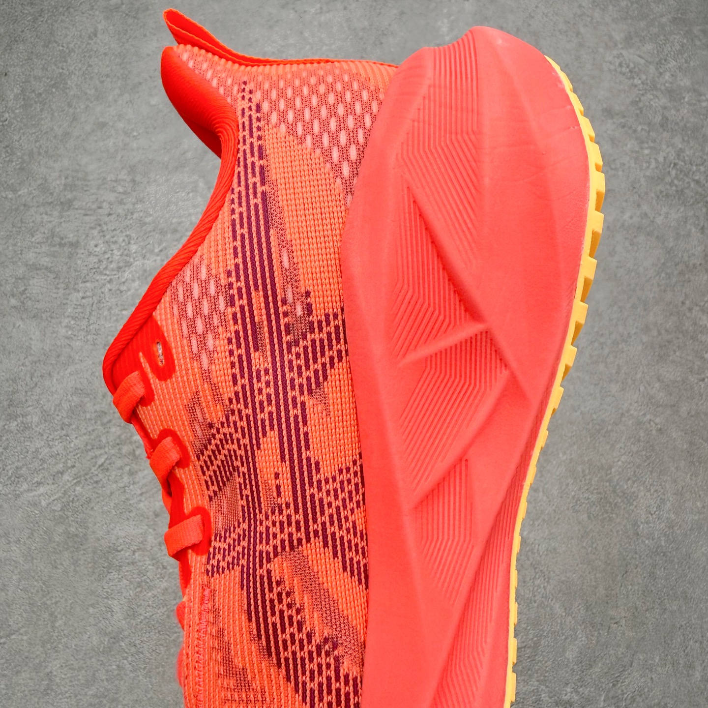 ＃XN ASICS NOVABLAST 5 舒适百搭低帮马拉松训练竞速跑步鞋 ASICS（亚瑟士）是日本