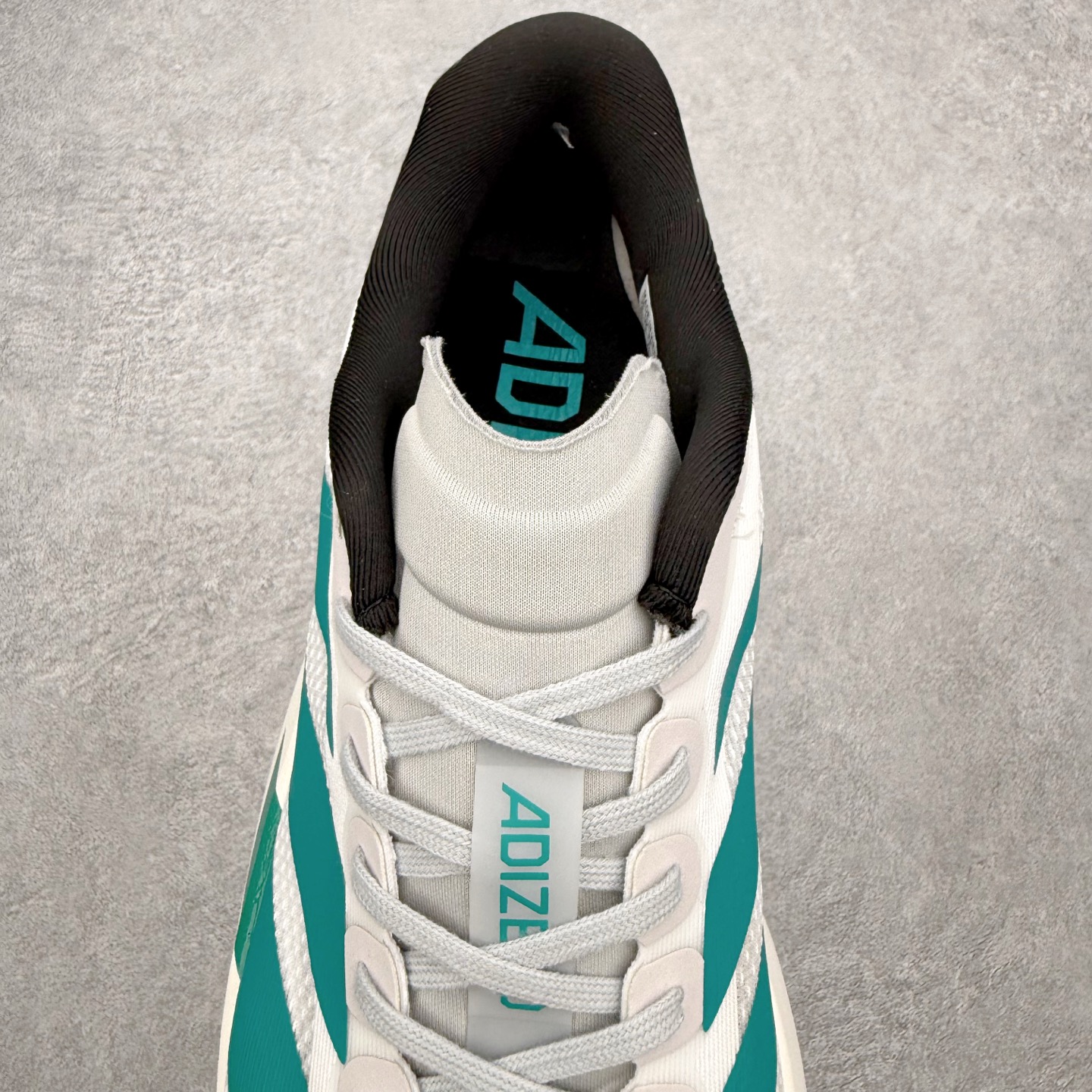 AD Adizero EVO SL M 马拉松竞速专业跑鞋 CELERMESH针织网面非常轻薄 纤维间的