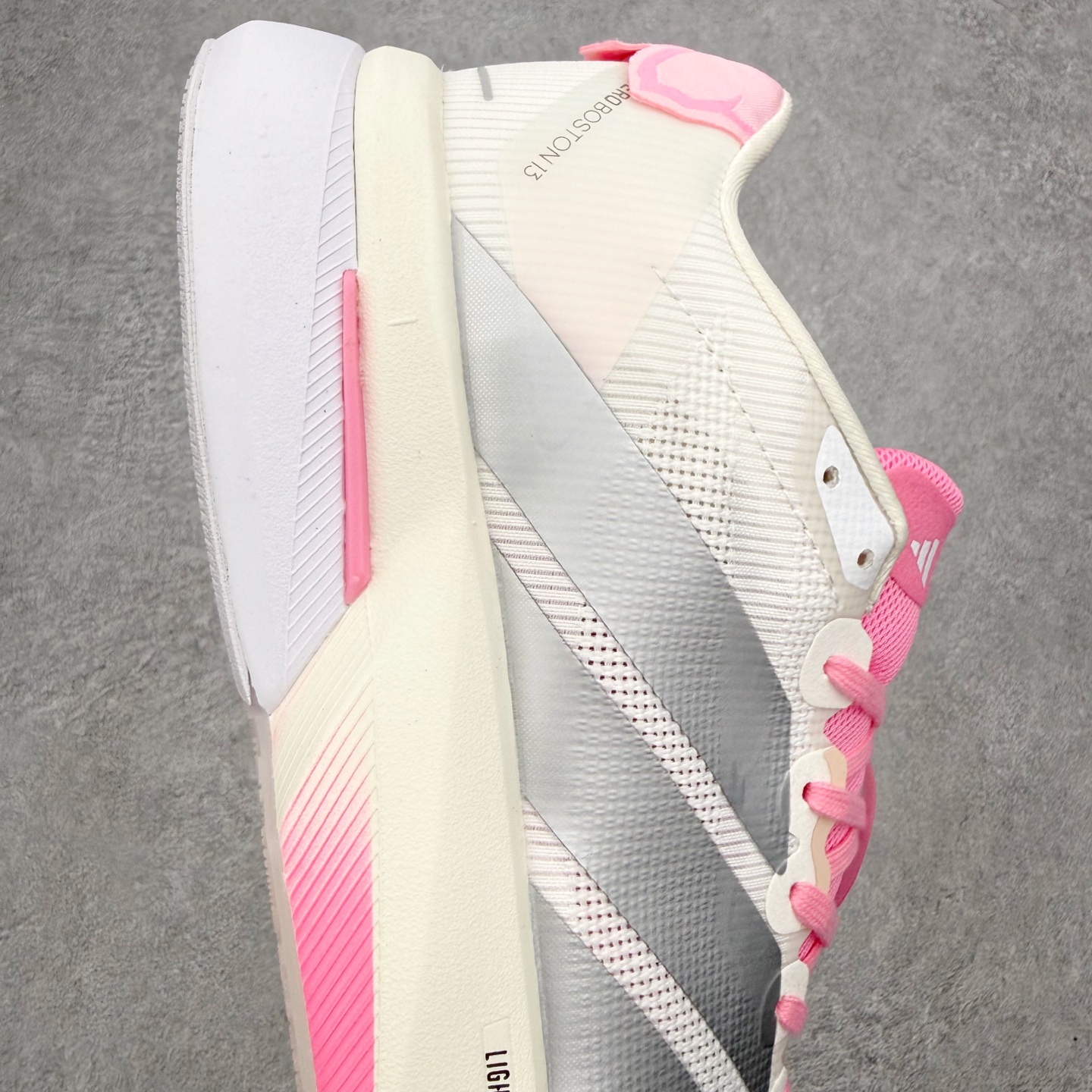 AD Adizero Boston 13 波士顿夏季透气网眼竞速跑鞋 JQ9687 延续爪型玻璃纤维推进
