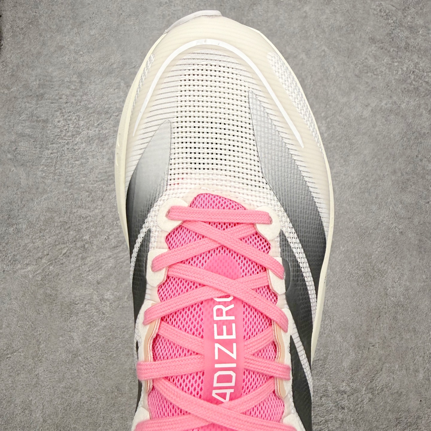 AD Adizero Boston 13 波士顿夏季透气网眼竞速跑鞋 JQ9687 延续爪型玻璃纤维推进