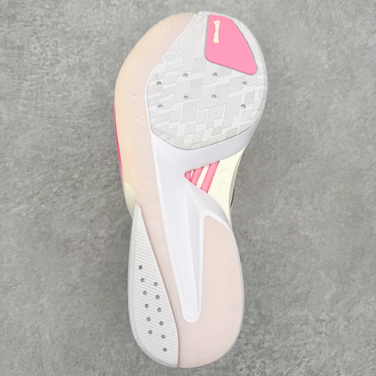 AD Adizero Boston 13 波士顿夏季透气网眼竞速跑鞋 JQ9687 延续爪型玻璃纤维推进