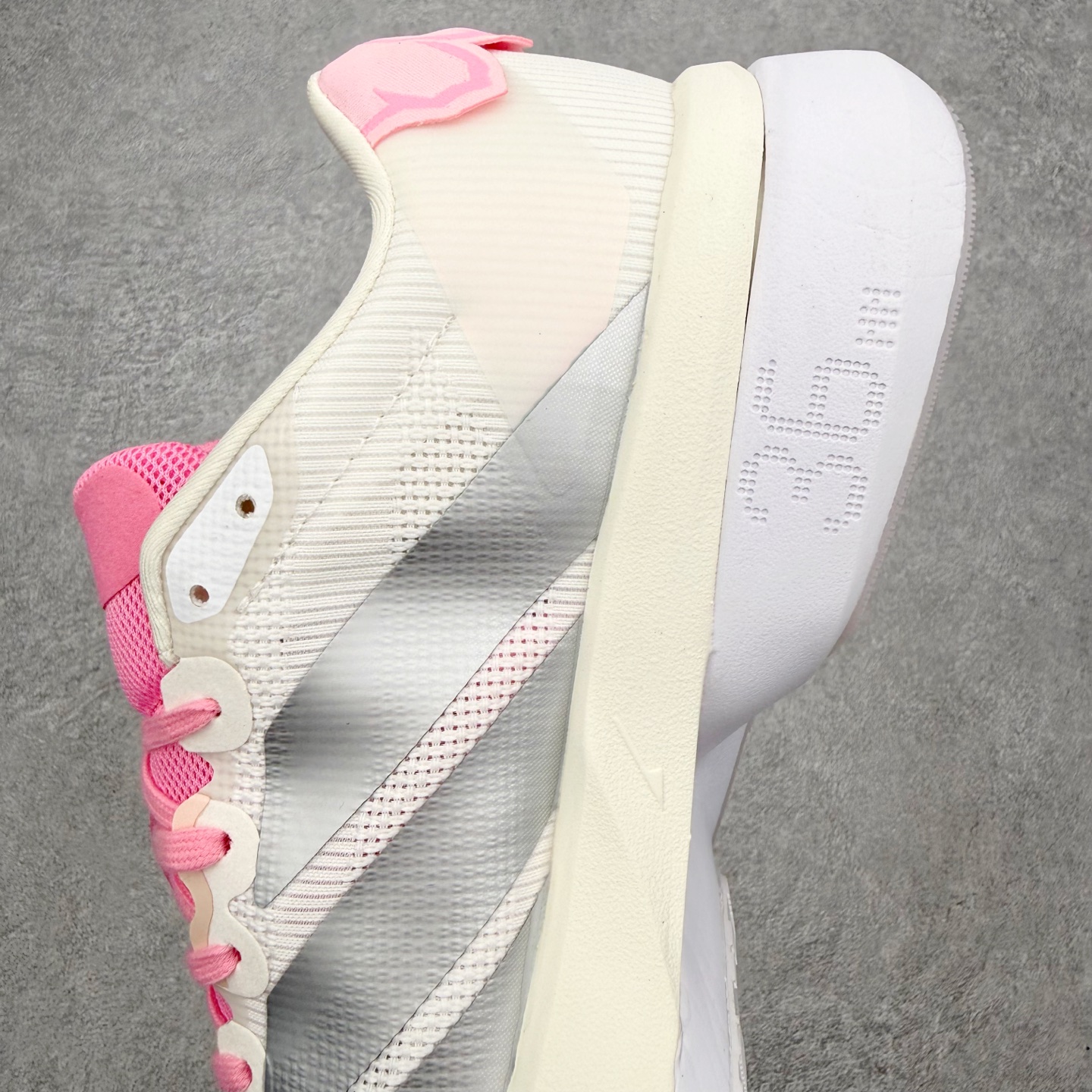 AD Adizero Boston 13 波士顿夏季透气网眼竞速跑鞋 JQ9687 延续爪型玻璃纤维推进