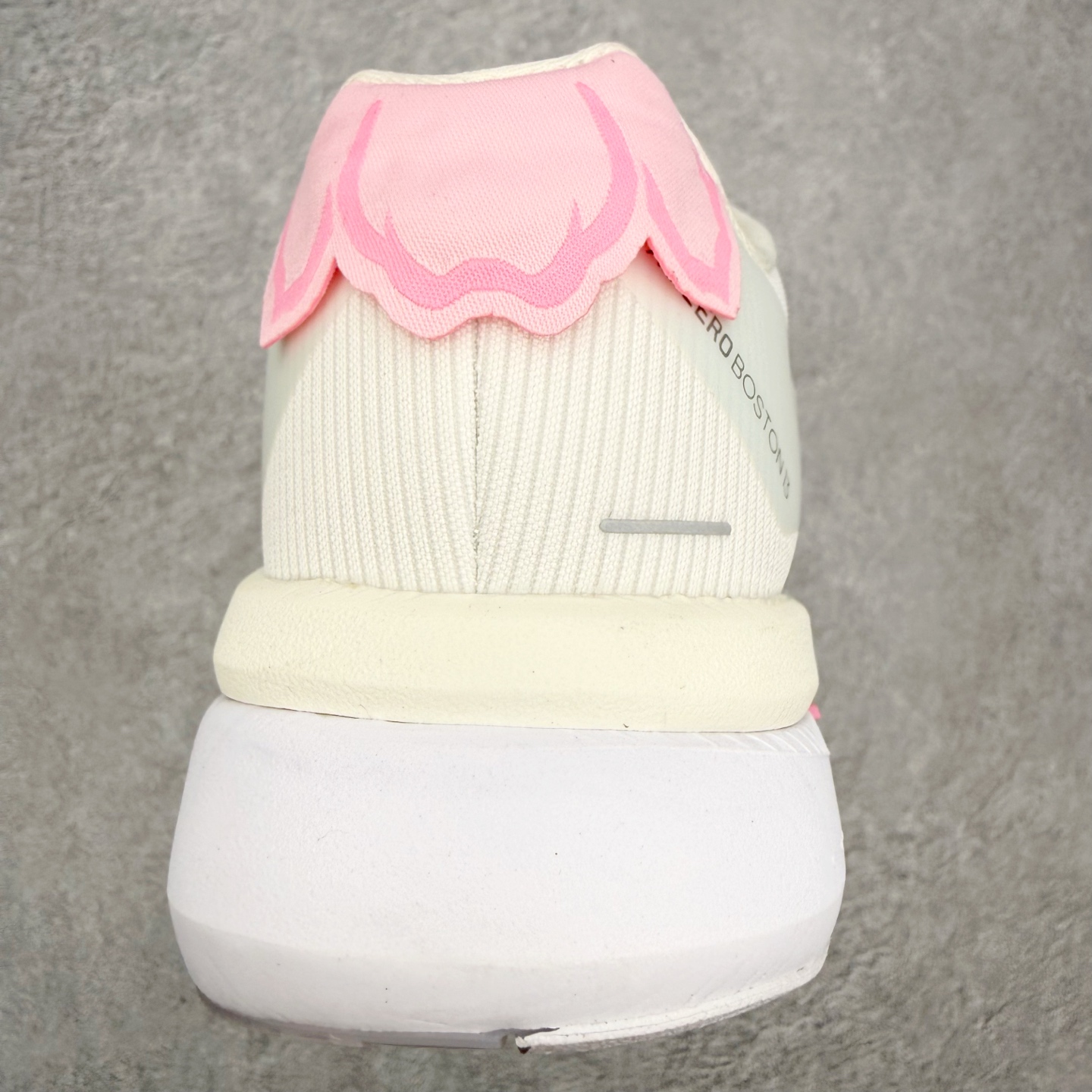 AD Adizero Boston 13 波士顿夏季透气网眼竞速跑鞋 JQ9687 延续爪型玻璃纤维推进