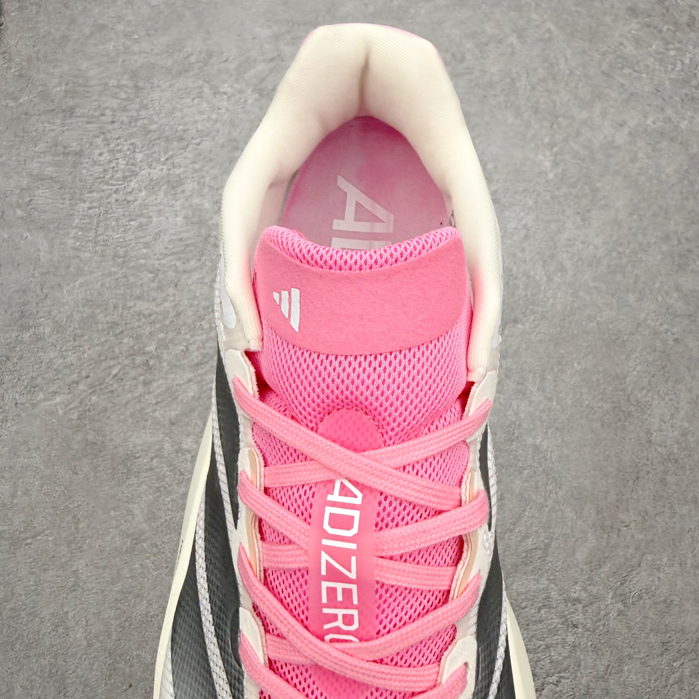 AD Adizero Boston 13 波士顿夏季透气网眼竞速跑鞋 JQ9687 延续爪型玻璃纤维推进