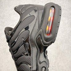 #纯原 NK Air Max Plus TN 气垫复古慢跑鞋 全黑款 -050一、基础信息• 俗称:TN #纯原 NK Air Max Plus TN 气垫复古慢跑鞋 全黑款 -050一、基础信息• 俗称:TN