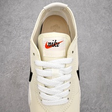NK Moon Shoe OG SP复古登月华夫鞋一、基础型号信息• 官方名称:Nike Moon Sh NK Moon Shoe OG SP复古登月华夫鞋一、基础型号信息• 官方名称:Nike Moon Sh