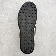NK Moon Shoe OG SP复古登月华夫鞋一、基础型号信息• 官方名称:Nike Moon Sh NK Moon Shoe OG SP复古登月华夫鞋一、基础型号信息• 官方名称:Nike Moon Sh