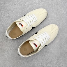 NK Moon Shoe OG SP复古登月华夫鞋一、基础型号信息• 官方名称:Nike Moon Sh NK Moon Shoe OG SP复古登月华夫鞋一、基础型号信息• 官方名称:Nike Moon Sh