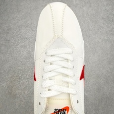 NK Moon Shoe OG SP复古登月华夫鞋一、基础型号信息• 官方名称:Nike Moon Sh NK Moon Shoe OG SP复古登月华夫鞋一、基础型号信息• 官方名称:Nike Moon Sh