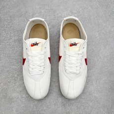 NK Moon Shoe OG SP复古登月华夫鞋一、基础型号信息• 官方名称:Nike Moon Sh NK Moon Shoe OG SP复古登月华夫鞋一、基础型号信息• 官方名称:Nike Moon Sh