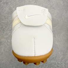 NK Moon Shoe OG SP复古登月华夫鞋一、基础型号信息• 官方名称:Nike Moon Sh NK Moon Shoe OG SP复古登月华夫鞋一、基础型号信息• 官方名称:Nike Moon Sh