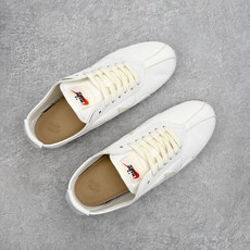 NK Moon Shoe OG SP复古登月华夫鞋一、基础型号信息• 官方名称:Nike Moon Sh NK Moon Shoe OG SP复古登月华夫鞋一、基础型号信息• 官方名称:Nike Moon Sh