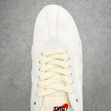 NK Moon Shoe OG SP复古登月华夫鞋一、基础型号信息• 官方名称:Nike Moon Sh NK Moon Shoe OG SP复古登月华夫鞋一、基础型号信息• 官方名称:Nike Moon Sh