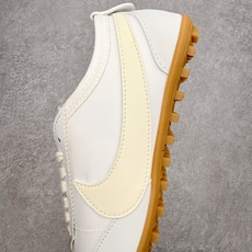 NK Moon Shoe OG SP复古登月华夫鞋一、基础型号信息• 官方名称:Nike Moon Sh NK Moon Shoe OG SP复古登月华夫鞋一、基础型号信息• 官方名称:Nike Moon Sh