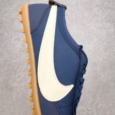 NK Moon Shoe OG SP复古登月华夫鞋一、基础型号信息• 官方名称:Nike Moon Sh NK Moon Shoe OG SP复古登月华夫鞋一、基础型号信息• 官方名称:Nike Moon Sh