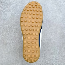 NK Moon Shoe OG SP复古登月华夫鞋一、基础型号信息• 官方名称:Nike Moon Sh NK Moon Shoe OG SP复古登月华夫鞋一、基础型号信息• 官方名称:Nike Moon Sh