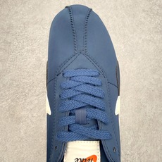 NK Moon Shoe OG SP复古登月华夫鞋一、基础型号信息• 官方名称:Nike Moon Sh NK Moon Shoe OG SP复古登月华夫鞋一、基础型号信息• 官方名称:Nike Moon Sh