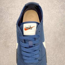 NK Moon Shoe OG SP复古登月华夫鞋一、基础型号信息• 官方名称:Nike Moon Sh NK Moon Shoe OG SP复古登月华夫鞋一、基础型号信息• 官方名称:Nike Moon Sh