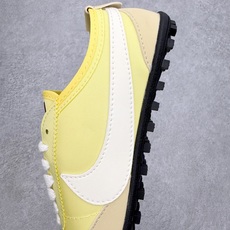 NK Moon Shoe OG SP复古登月华夫鞋一、基础型号信息• 官方名称:Nike Moon Sh NK Moon Shoe OG SP复古登月华夫鞋一、基础型号信息• 官方名称:Nike Moon Sh