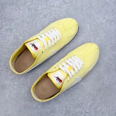 NK Moon Shoe OG SP复古登月华夫鞋一、基础型号信息• 官方名称:Nike Moon Sh NK Moon Shoe OG SP复古登月华夫鞋一、基础型号信息• 官方名称:Nike Moon Sh