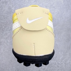 NK Moon Shoe OG SP复古登月华夫鞋一、基础型号信息• 官方名称:Nike Moon Sh NK Moon Shoe OG SP复古登月华夫鞋一、基础型号信息• 官方名称:Nike Moon Sh