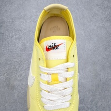 NK Moon Shoe OG SP复古登月华夫鞋一、基础型号信息• 官方名称:Nike Moon Sh NK Moon Shoe OG SP复古登月华夫鞋一、基础型号信息• 官方名称:Nike Moon Sh