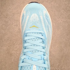HOKA ONE ONE Clifton 克里夫顿10代专业性能减震公路跑步鞋 轻盈透气的针织网面和纱线 HOKA ONE ONE Clifton 克里夫顿10代专业性能减震公路跑步鞋 轻盈透气的针织网面和纱线