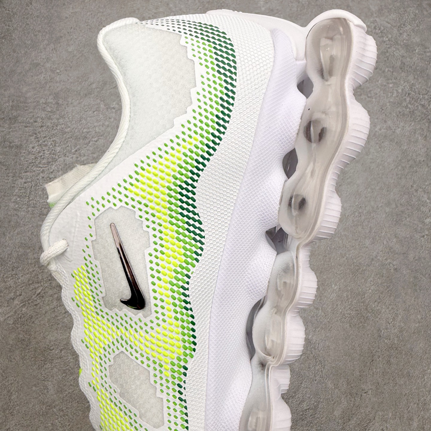 NK AIR LIQUID MAX 2026S 毒箭蛙新款气垫跑步鞋 Liquid Max 传承四十年 