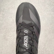 AD Adizero Adios 10 竞速训练跑鞋完整解析一、外观核心识别特征1. 配色与标识整体白基 AD Adizero Adios 10 竞速训练跑鞋完整解析一、外观核心识别特征1. 配色与标识整体白基