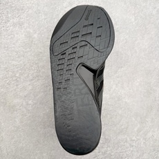 AD Adizero Adios 10 竞速训练跑鞋完整解析一、外观核心识别特征1. 配色与标识整体白基 AD Adizero Adios 10 竞速训练跑鞋完整解析一、外观核心识别特征1. 配色与标识整体白基