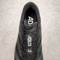 AD Adizero Adios 10 竞速训练跑鞋完整解析一、外观核心识别特征1. 配色与标识整体白基 AD Adizero Adios 10 竞速训练跑鞋完整解析一、外观核心识别特征1. 配色与标识整体白基